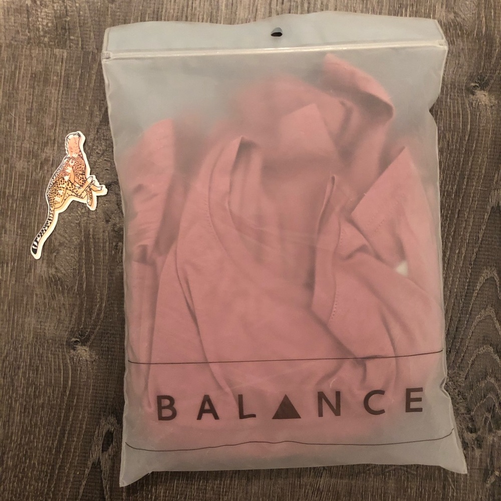 PRICE FIRM Brand New Balance Athletica Wander Top - Picture 4 of 5